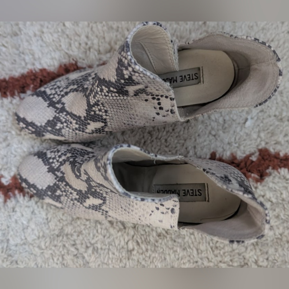 Steve Madden snake boots
